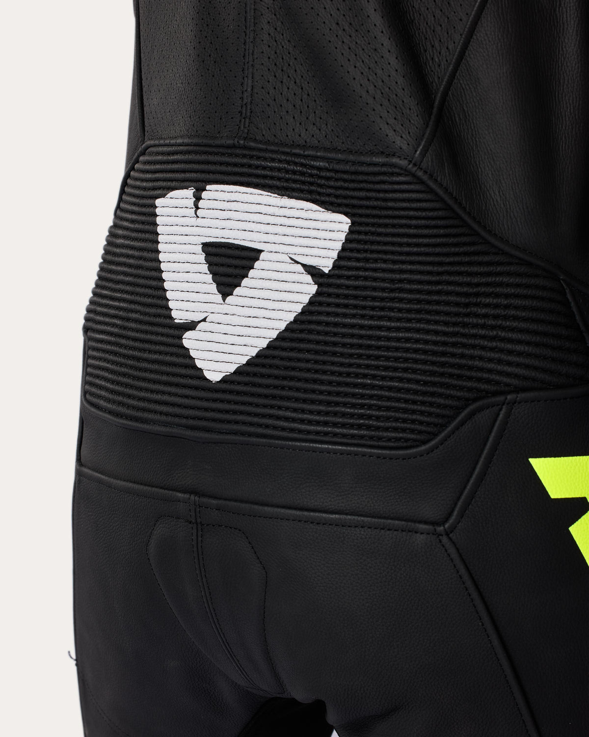 One Piece Argon 3 | Black-Neon Red - Detail