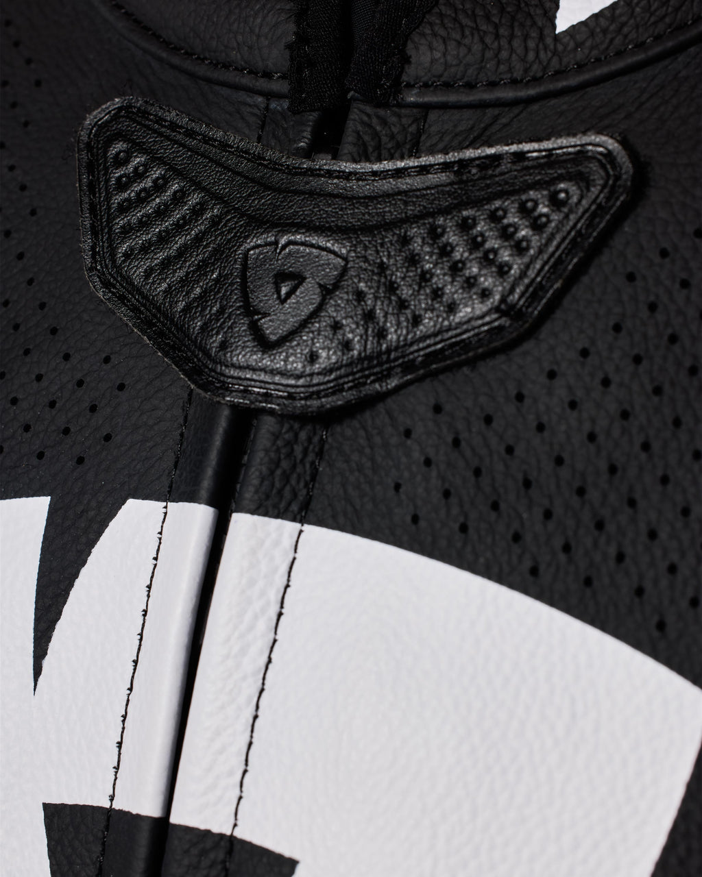 One Piece Argon 3 | Black-White - Detail