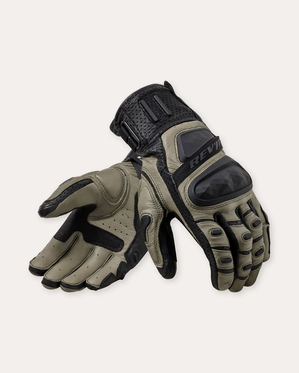 Front image: Cayenne 2 - Black-Sand