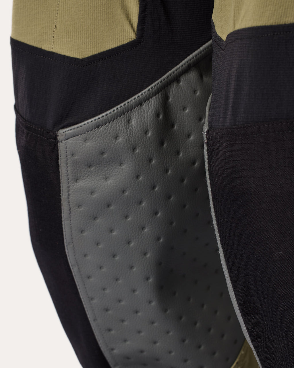 Pants Peninsula 2 | Red-Black - Detail