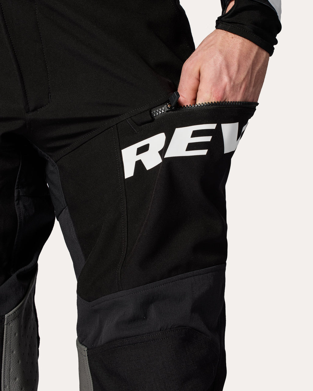 Pants Lejano | Black-Red - Detail