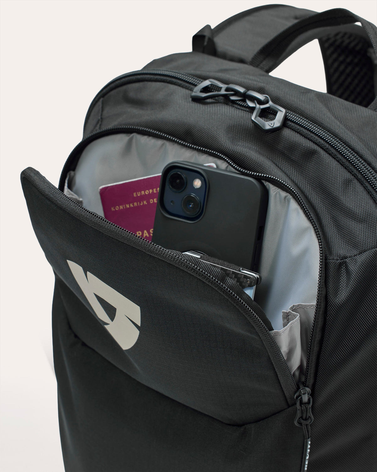 Backpack Traject | Black-Red - Detail