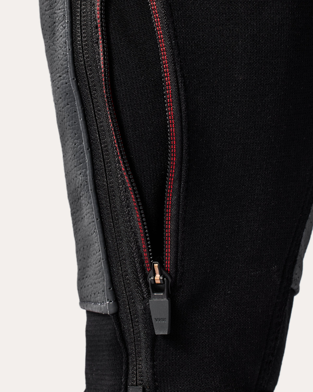 One Piece Control | Black-Neon Red - Detail