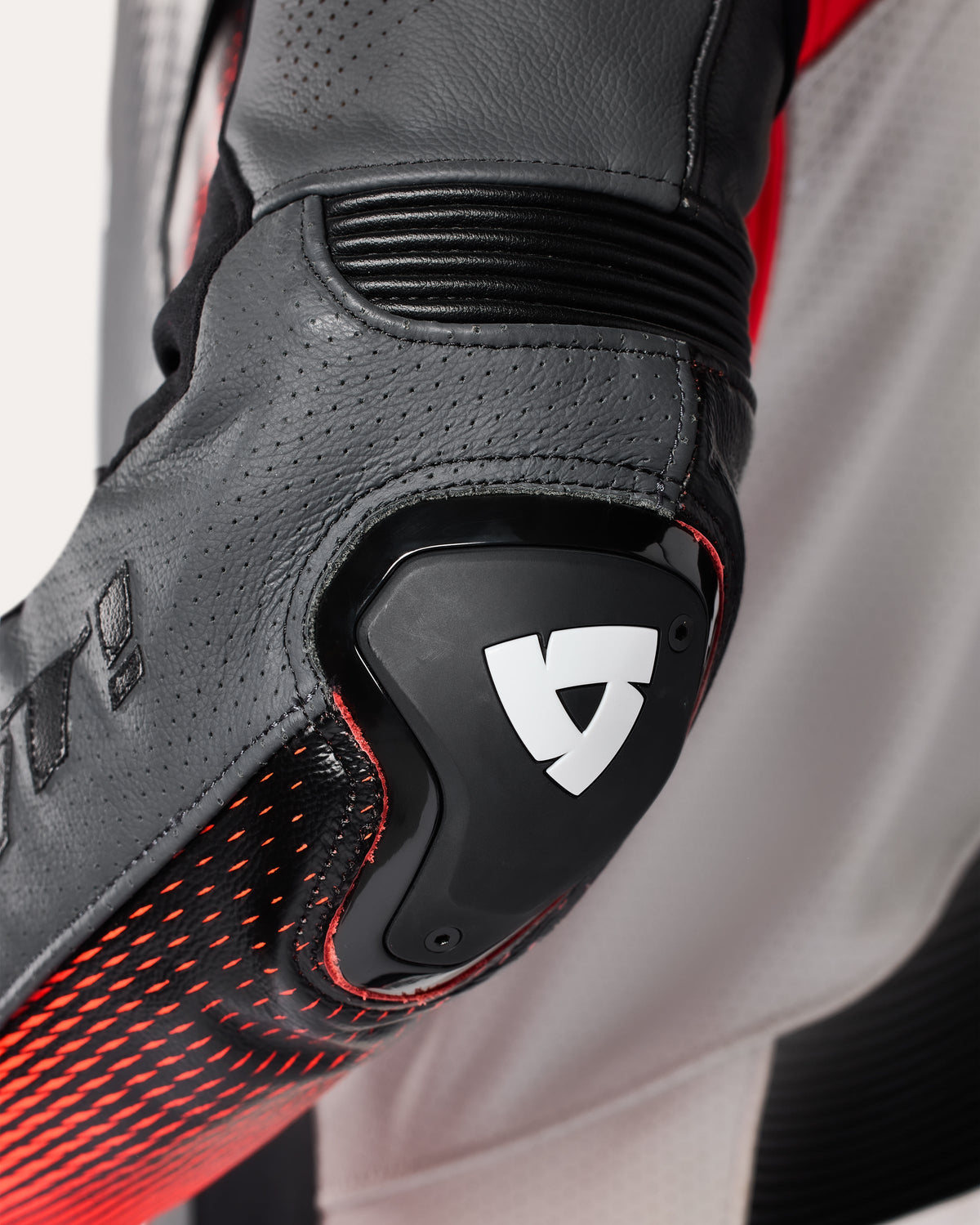 One Piece Control | Black-Neon Red - Detail