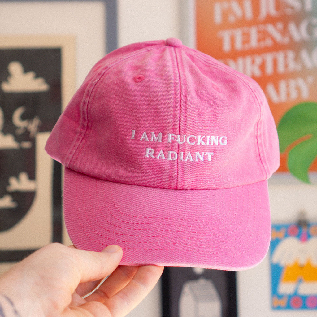 Cap mit dem Slogan „I Am F*cking Radiant“